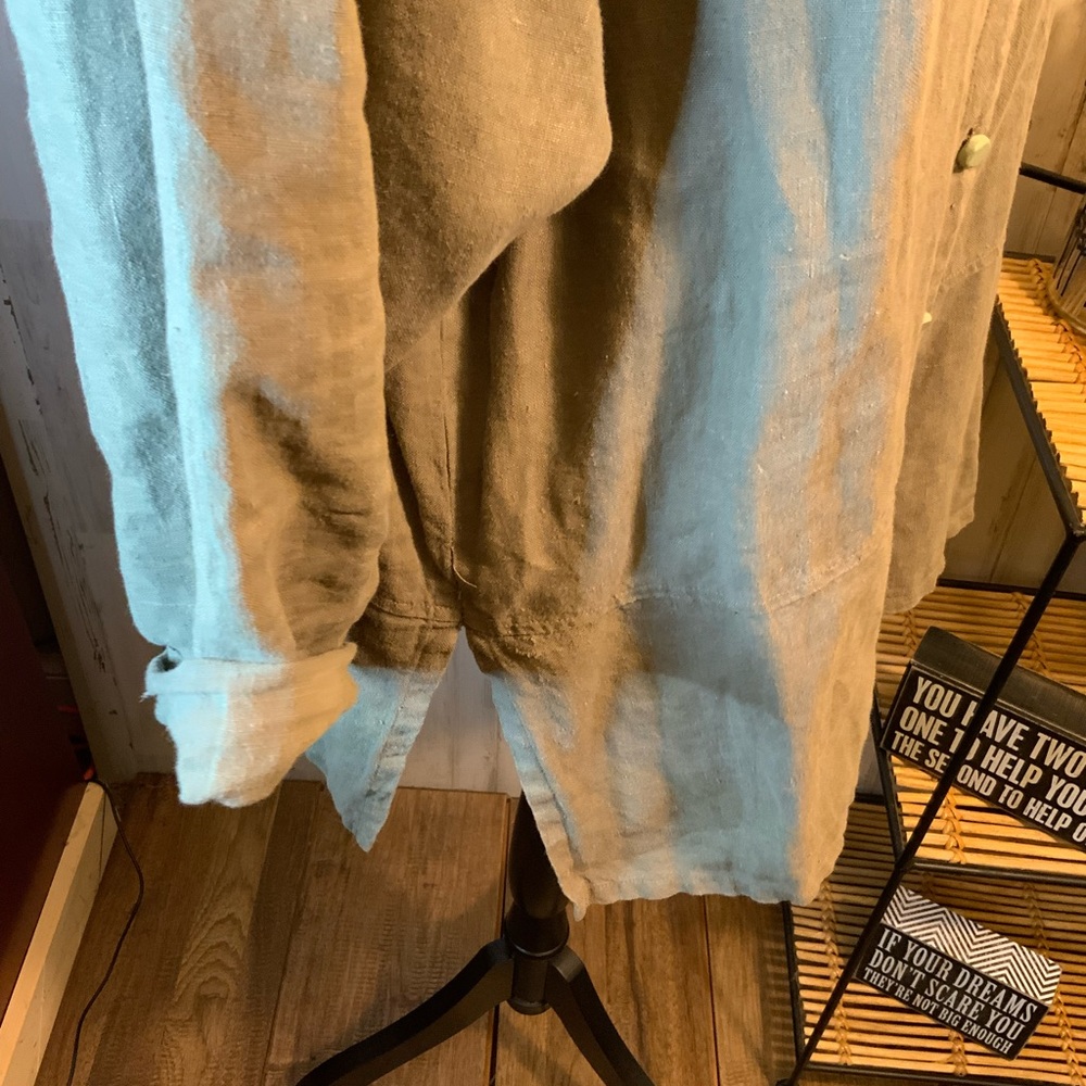 Old Friends Linen Button Down Oversized Top. Size Small. View 3